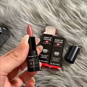 Mini size lipsticks